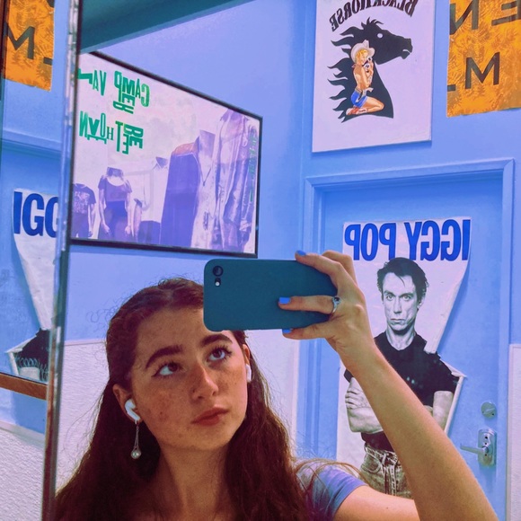 Meet your Posher, Aleesa - Picture 3 of 5